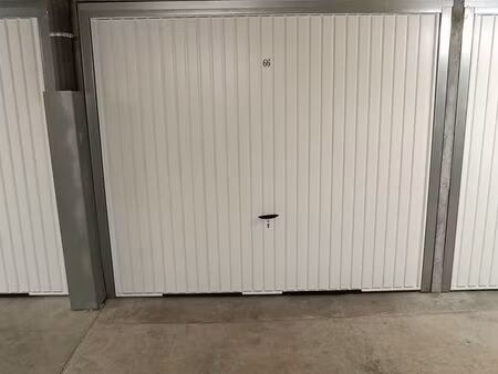 a vendre garage / box ferme ecully centre