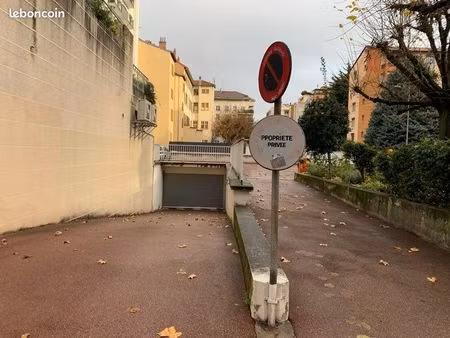 garage / box fermé à vendre – lyon 2ᵉ secteur perrache (rue smith)