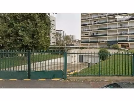 box sécurisé à vendre