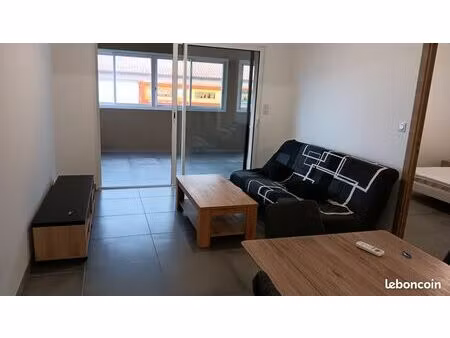 appartement t2meublé avec grande terrasse-véranda et place de parking  au bord de la mer