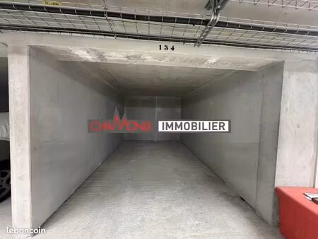 parking/box 14 m² les houches