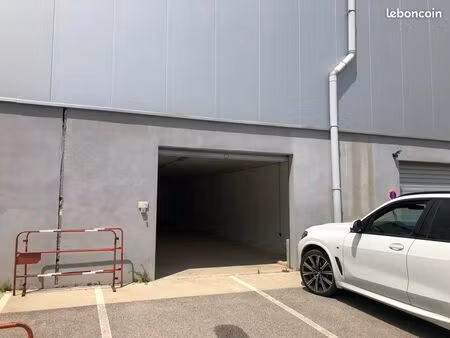 vends local commercial za farone afa