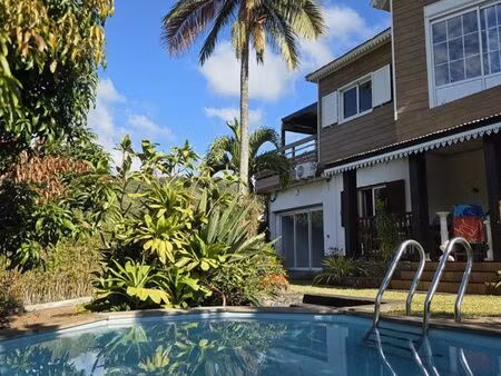 maison centre entre deux  fort potentiel