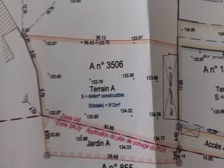 terraın de 812m2 dont 648m2 contructıble