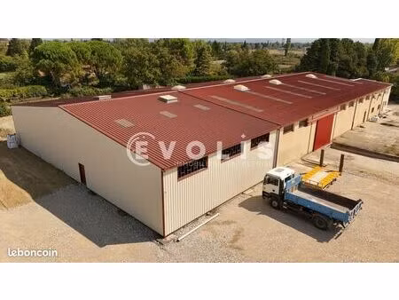 local industriel 930 m²