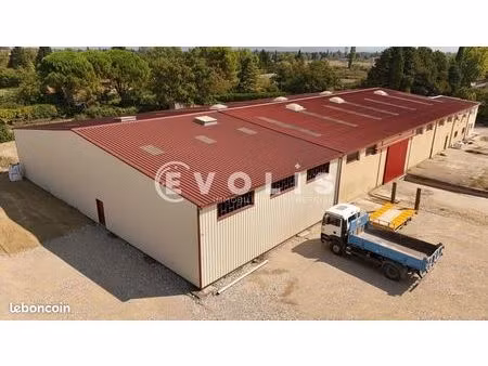 local industriel 930 m²