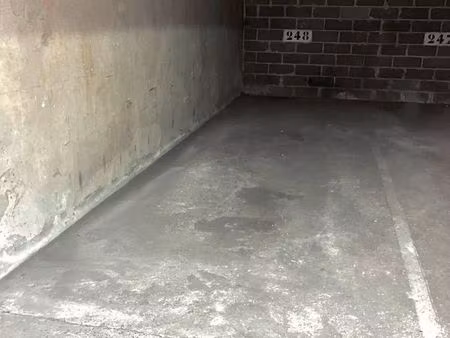 place de parking couverte et gardée