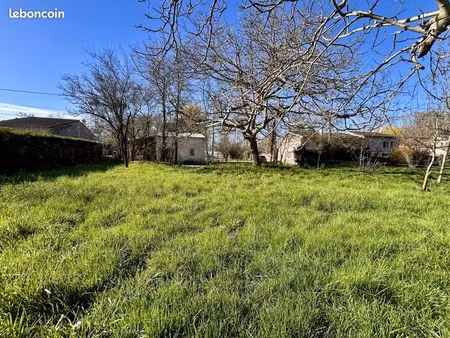 terrain 3645 m² benet