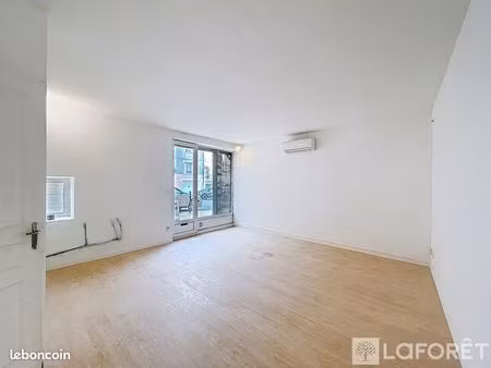 local commercial 24 m² orange