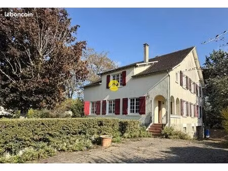 maison 8 pièces 260 m²