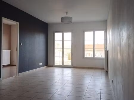 appartement f2 avec balcon  stationnement et box fermé dans résidence sécurisée à freneuse