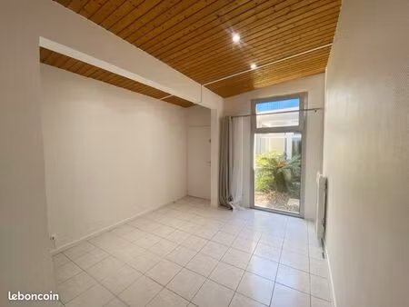 bureau dans centre paramédical