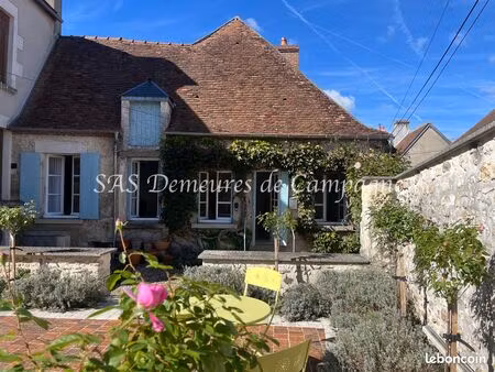 sancerre  coeur village  authentique maison avec jardin et parking