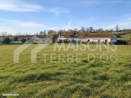 terrain 1 055 m² blan