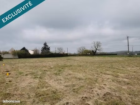 terrain 1085 m² doussay