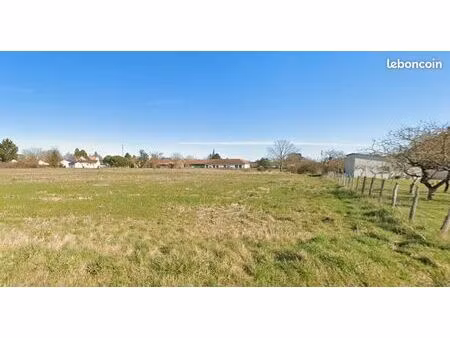 terrain 1 590 m² pleumartin