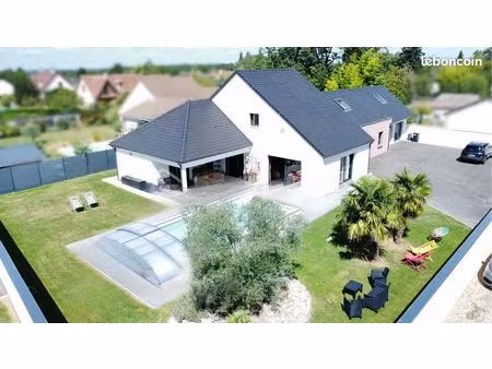 villa récente avec piscine en sologne