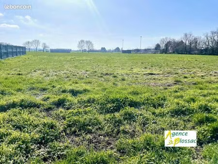 terrain 2233 m² saint-jean-de-sauves