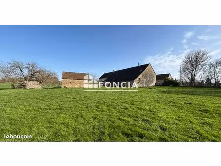 superficie exemplaire pour cette grande maison familiale avec 4000m2 de terrain