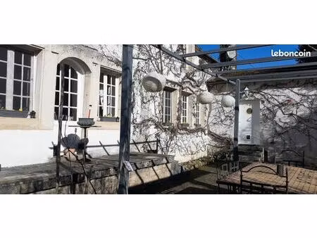 maison et dépendances sur 6500m²