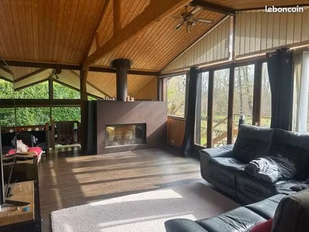 un chalet lumineux aux volumes rares dans une résidence privilégiée