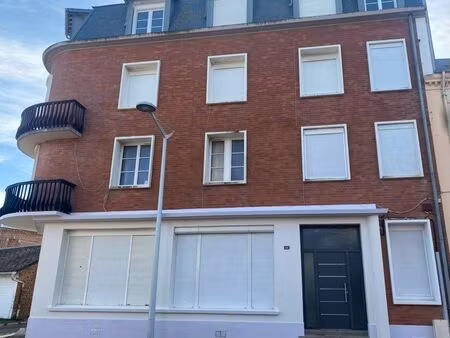 studette à 100 m de la mer