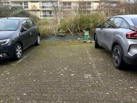 place de parking henriville