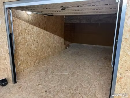 box / stockage / garde meubles / garage