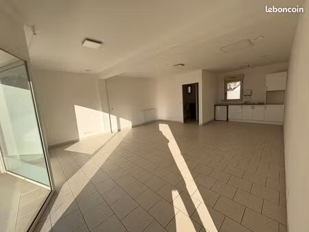 à louer – local commercial 44 m² – lumineux  fonctionnel et polyvalent