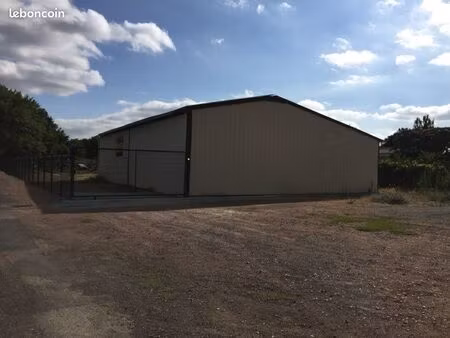 local 290 m2 proche thouars a louer