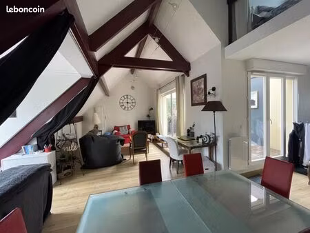 duplex 115 m² – 4 chambres – dernier étage – terrasse & patio – box – gare à pied