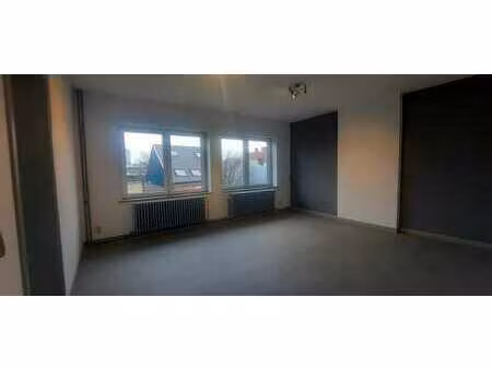 appartement 1 ch à marcinelle  balcon  peb c