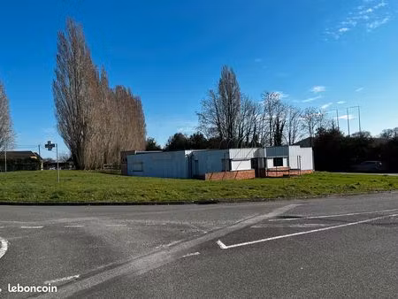bâtiment polyvalent à vendre