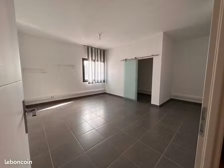 bureau 75m2 carpentras route de pernes