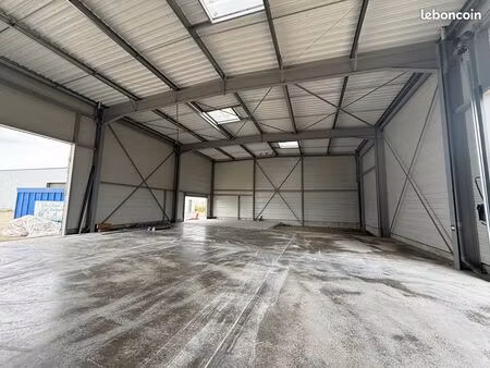 local 337 m² hillion