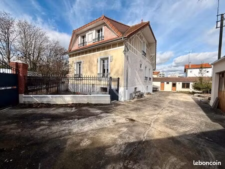 maison 10 pièces 139 m²
