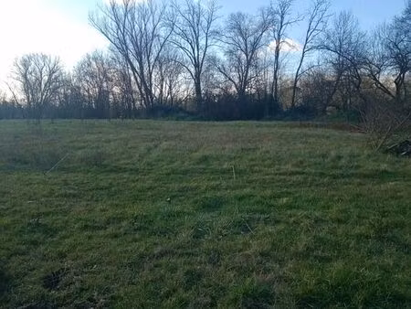 terrain de 1800 m2 à saint-juéry