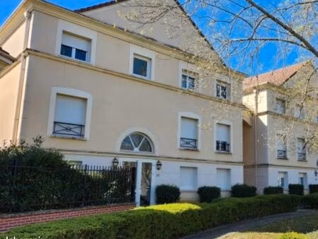 appartement de 45 m avec gardin sans vis à vis avec garage accolé accès direct au jardin