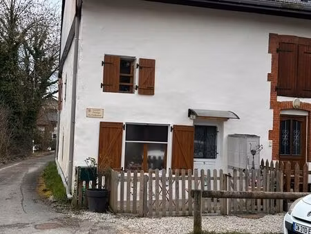 a sallenoves  appartement 79 m² + 22 m² inférieur à 1 80 m