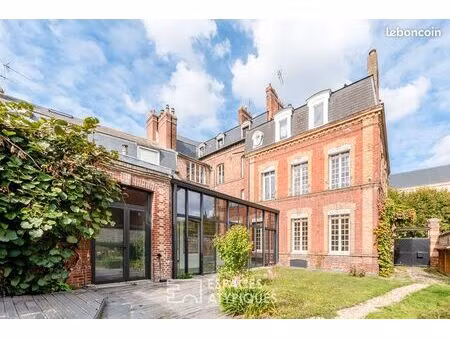 maison 9 pièces 206 m²