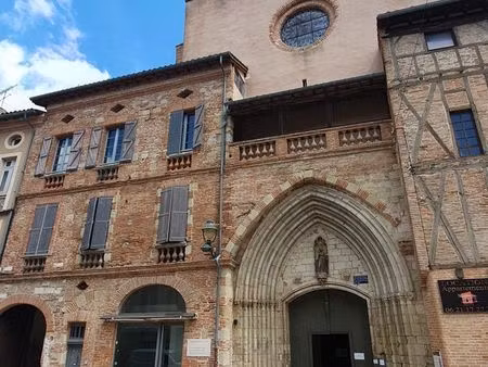 location local commercial