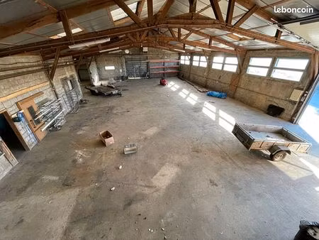 local 1200 m² pledran