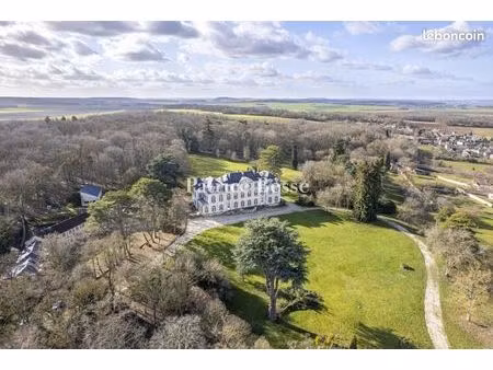 château 20 pièces 1 844 m²