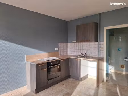 grand f2 au rez-de-chaussée de chaussée