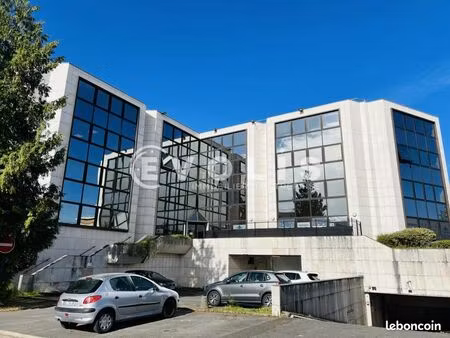 bureaux 231 m²