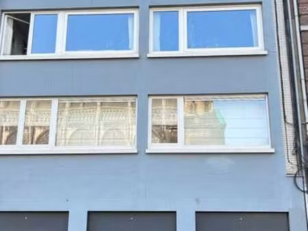 a louer !!! garage ferme !!!