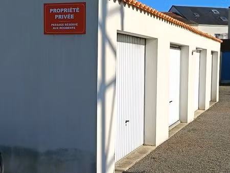 a vendre garage avec porte électrique