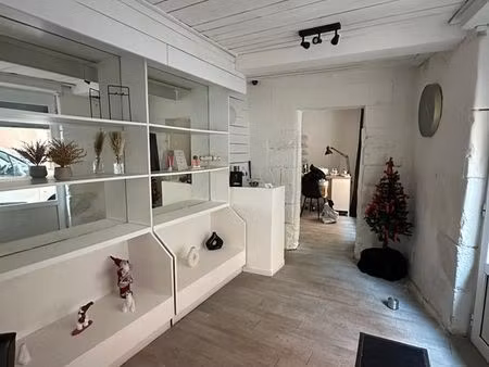 local commercial centre ville