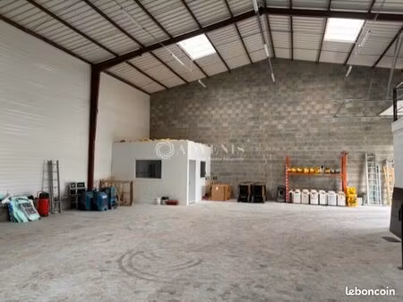 local d'activité 270 m²