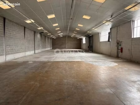 local d'activité 853 m²